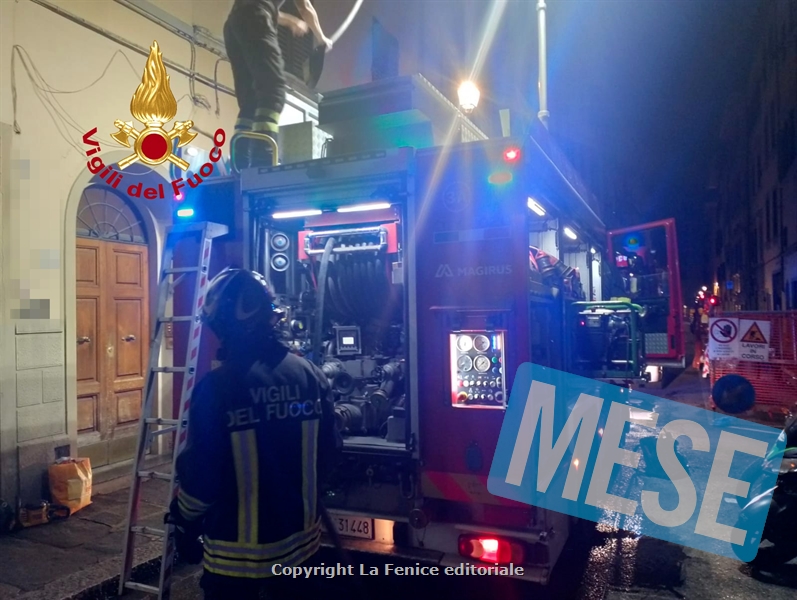 FIAMME IN UN'OFFICINA MECCANICA